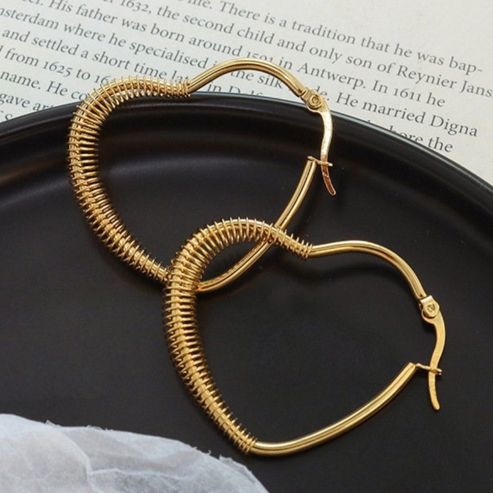 Heart hoop earrings - Picture 2 of 4